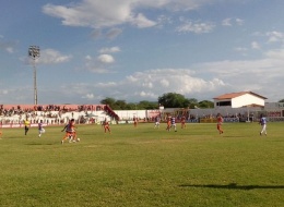 Serra Talhada ganha do Vitória e encosta no G-3