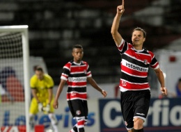 Santa Cruz vence o Bragantino e sobe na classificação