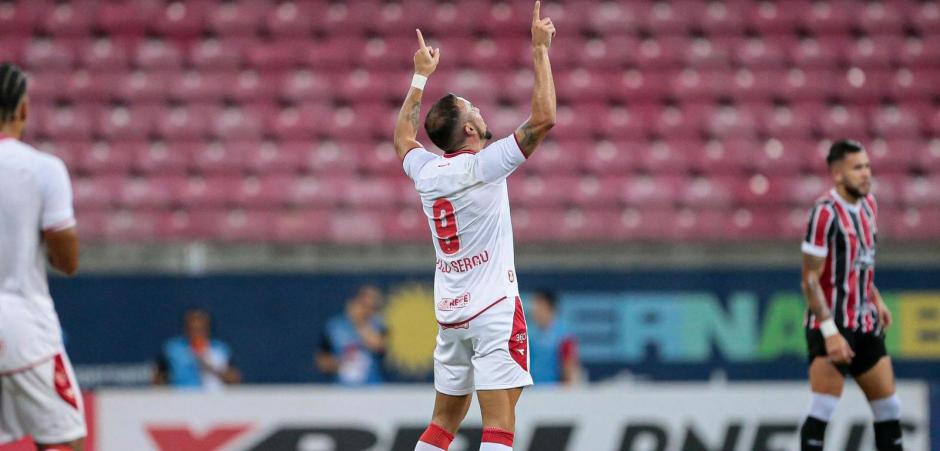 Náutico vence o Santa Cruz na Arena e abre vantagem na semifinal do Pernambucano