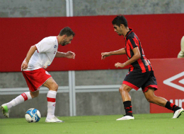 Náutico ganha do Moto Club e assume liderança do Grupo C