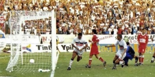 Santa Cruz tem vitória histórica contra o Vila Nova em 1999