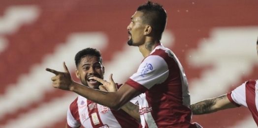 Kieza brilha, Náutico derrota Guarani e volta a vencer na Série B