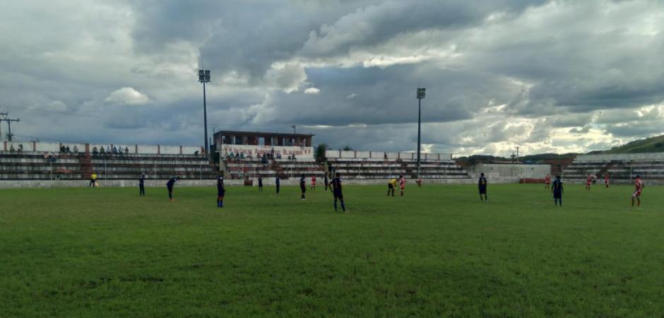 Centro Limoeirense e Santa Cruz vencem pelo Pernambucano Sub-20