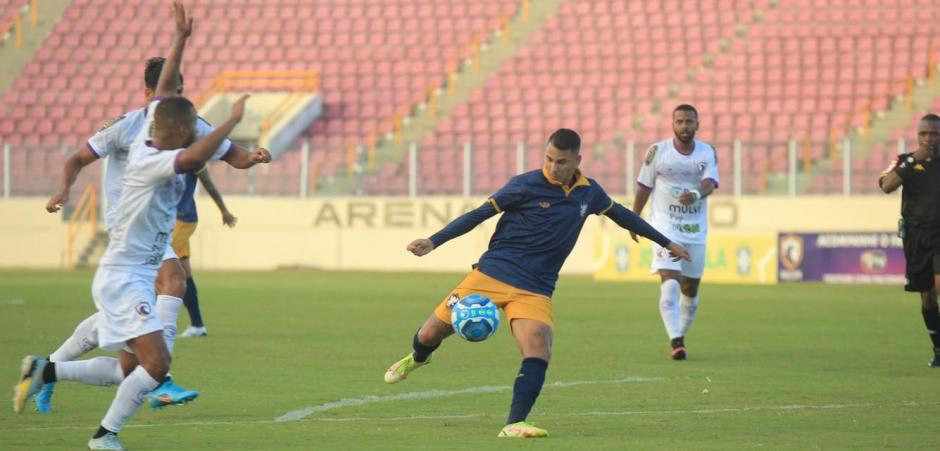 Retrô estreia com empate na Série D