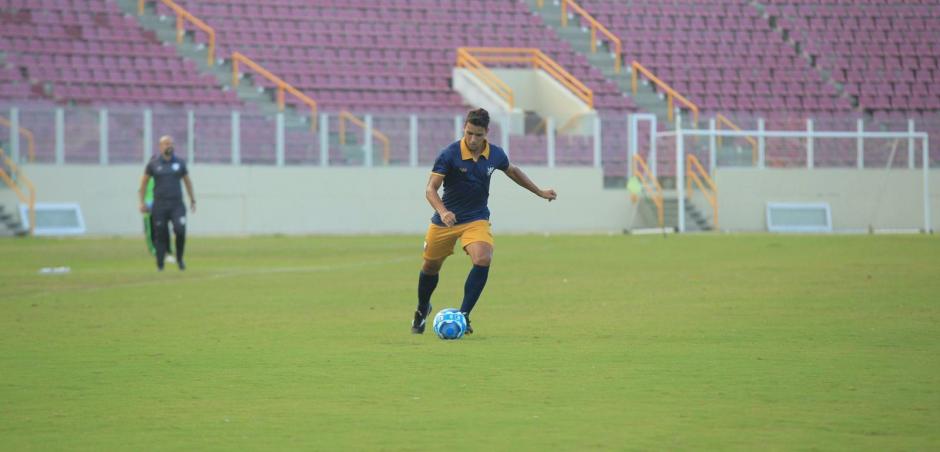 Retrô empata fora de casa