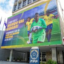 FPF lança superpainel na fachada para celebrar Pernambuco como sede da Copa do Mundo Feminina da FIFA 2027™