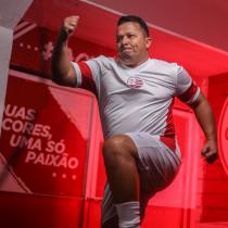 No aniversário de 110 anos, FPF destina parte da renda de jogo para Kuki