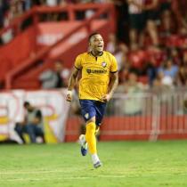 Retrô bate o Náutico fora de casa e acirra briga pelo G2