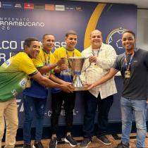 Liga de Ipojuca recebe troféu da Copinha Sub 16 Amador 
