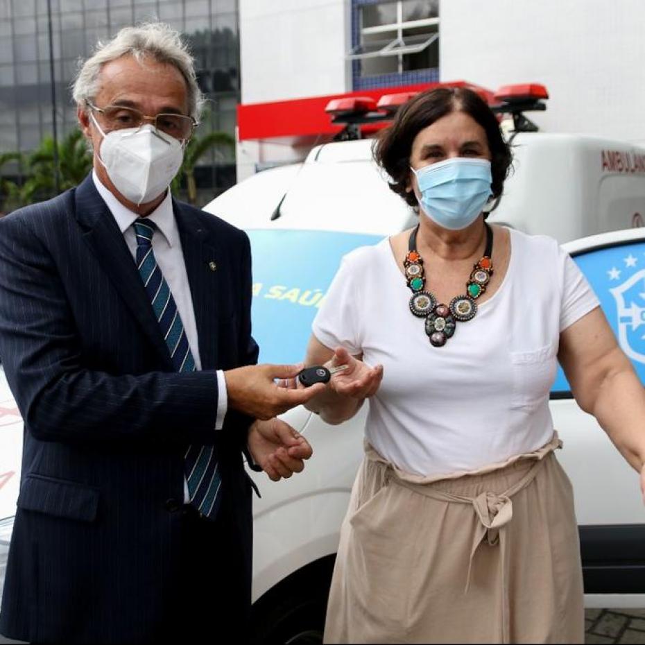 FPF e CBF entregam ambulância à Hospital