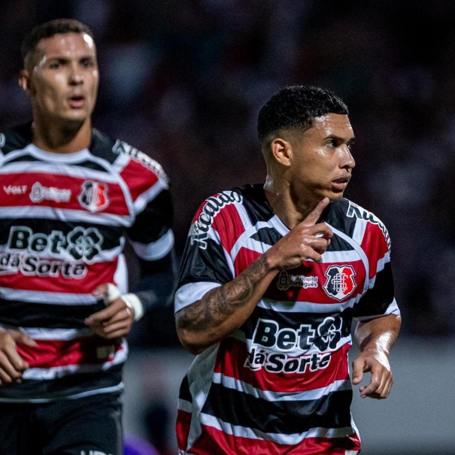 Thiaguinho faz o 2º gol do Santa Cruz 