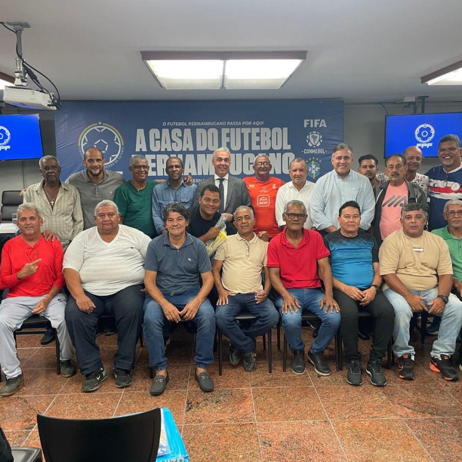 FPF doa computadores para equipes e ligas amadoras filiadas