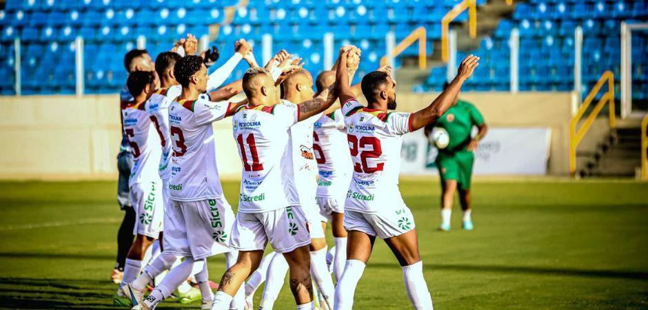 Petrolina vence a primeira na Série D e entra na luta pela classificação