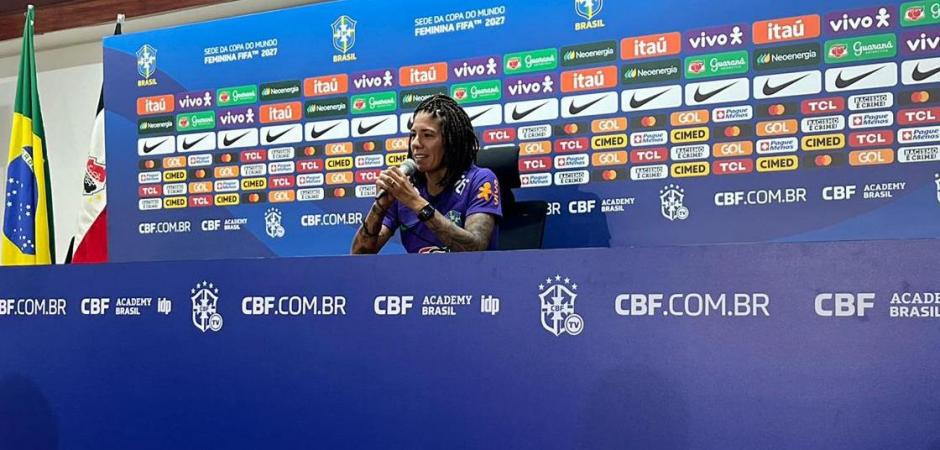 Seleção Brasileira Feminina treina pela 2ª vez no Recife e conta com aparição de Marta e coletiva de Cristiane