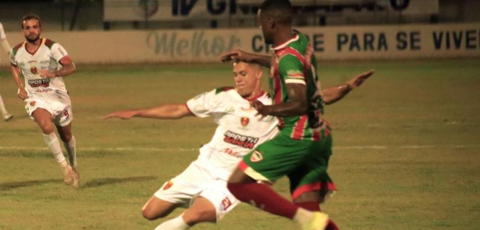 Petrolina empata com o CSE e segue na cola do G4