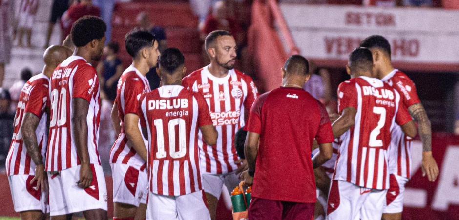 Em jogo de quatro gols, Náutico e Athletic empatam nos Aflitos