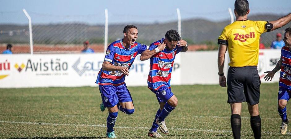 Em jogo de sete gols, Decisão tira a invencibilidade do Vitória no Pernambucano da Série A2