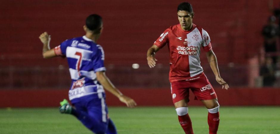 Em jogo movimentado e de 5 gols, Náutico vence o Jaguar e conquista a primeira vitória no Pernambucano