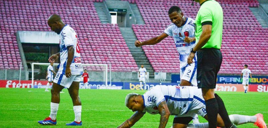 De virada, Jaguar vence o Decisão na Arena de Pernambuco
