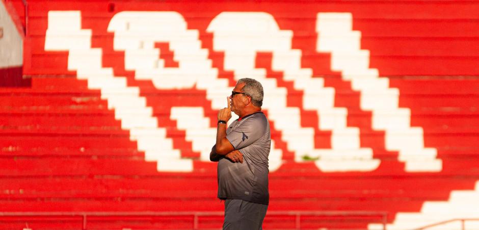 Com estreia de Hélio dos Anjos e possível retorno de Paulo Sérgio, Náutico recebe o Botafogo-PB nos Aflitos