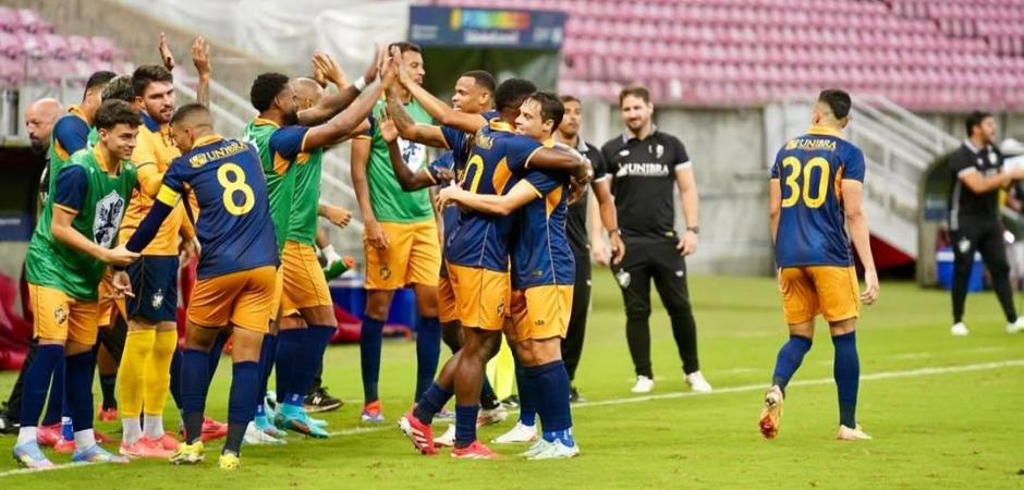 Retrô vence o Itabaiana na Arena de Pernambuco e sobe na tabela da Série C