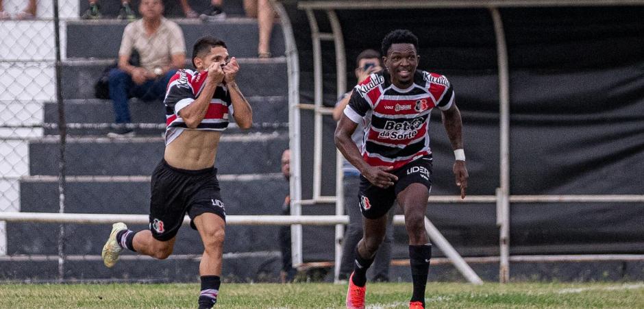 Santa Cruz enfrenta o Ferroviário em busca da 5ª vitória consecutiva