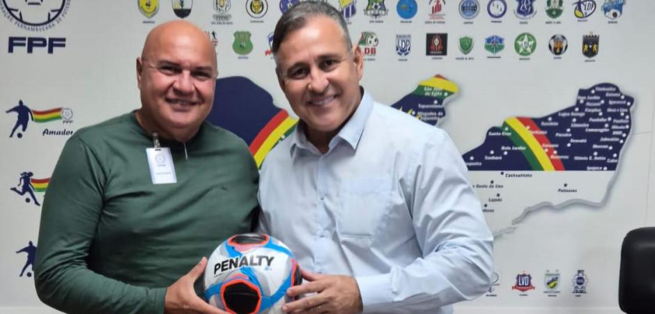 Presidente da Liga Desportiva de Petrolina faz visita a FPF 