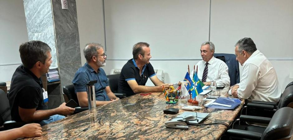Comitiva de Bom Jardim visita FPF para apresentar novo estádio