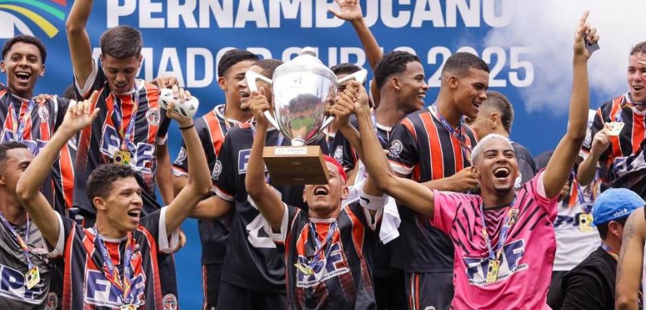 Escolinha Engenho do Meio vence o Santos CT Barão e conquista o título do Amador Sub 19