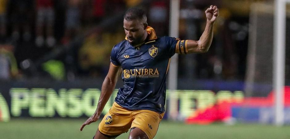 Retrô e Vitória fazem duelo de abertura do Pernambucano 2026