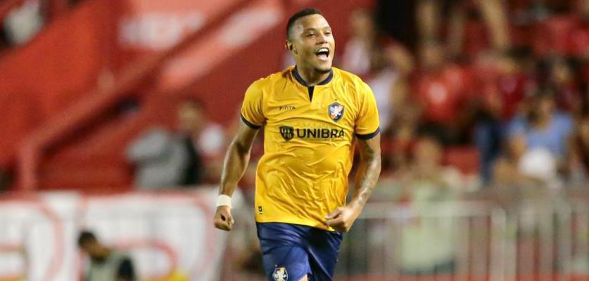 Retrô bate o Náutico fora de casa e acirra briga pelo G2