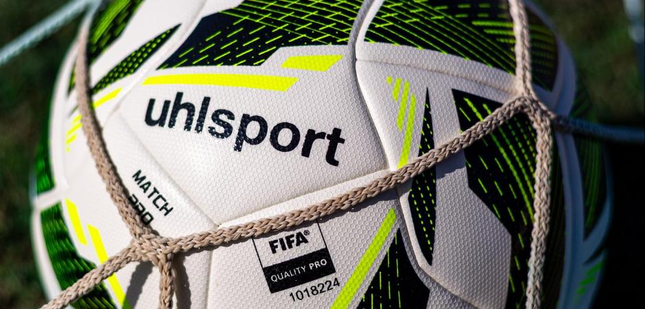 Bola Uhlsport Match Pro faz a festa do torcedor no Campeonato Pernambucano 2026
