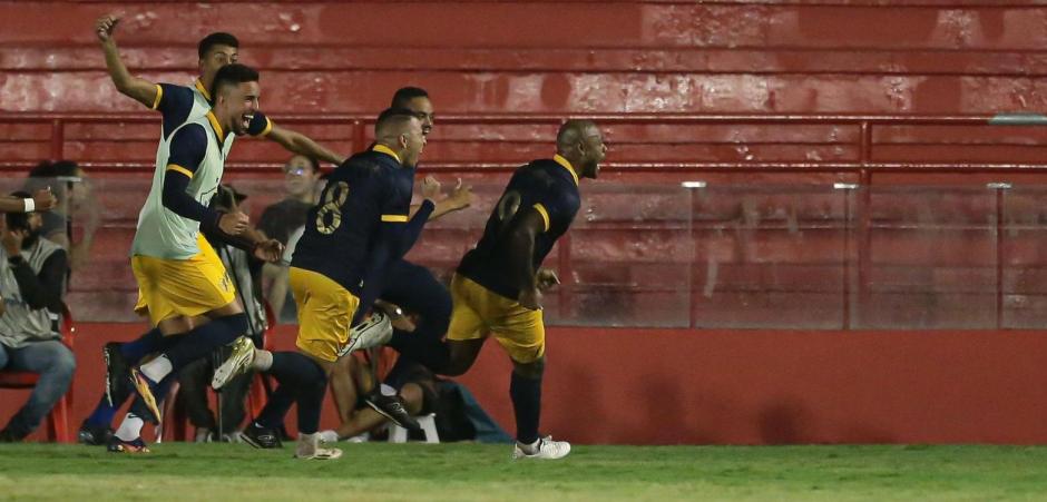 Retrô vence o Maguary nos Aflitos, garante vaga na semifinal e na Copa do Brasil 2027