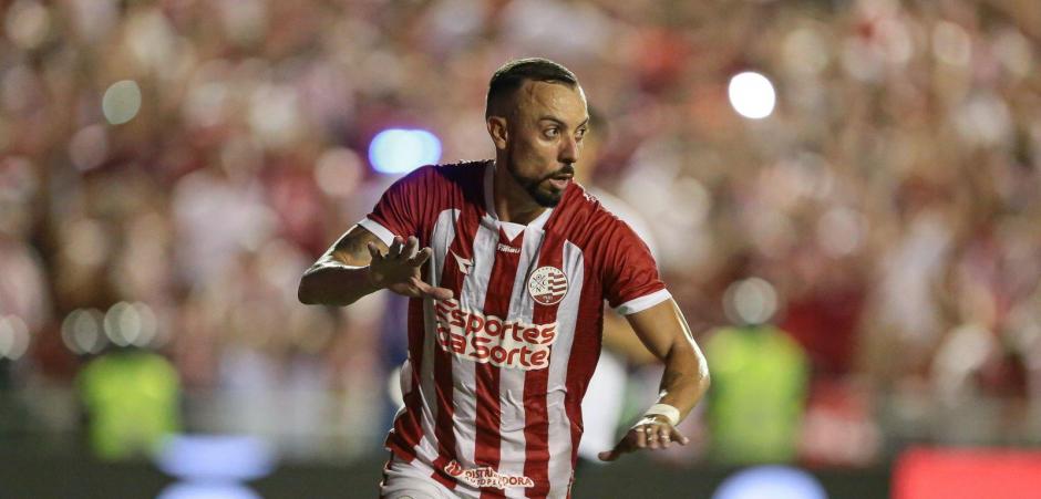 Náutico vence o Santa Cruz, garante vaga na final e na Copa do Nordeste