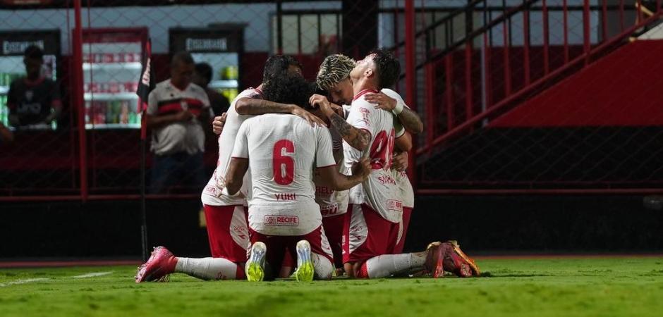 Náutico vira sobre o Atlético-GO e conquista primeira vitória na Série B