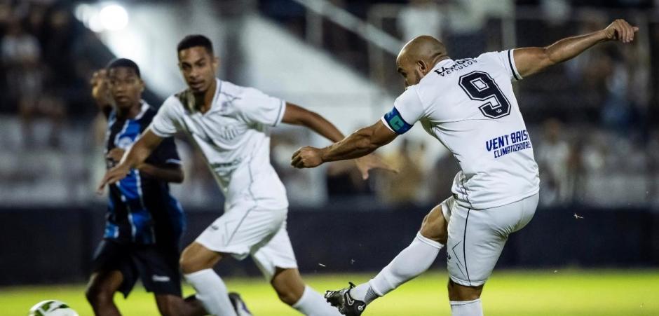 Central vence Porto por 3x0 no clássico e assume a liderança do Grupo B