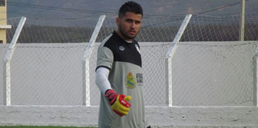 Belo Jardim confirma a contratação do goleiro Evandrizio