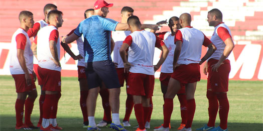 Diante do líder, Náutico quer a terceira vitória seguida e o G2