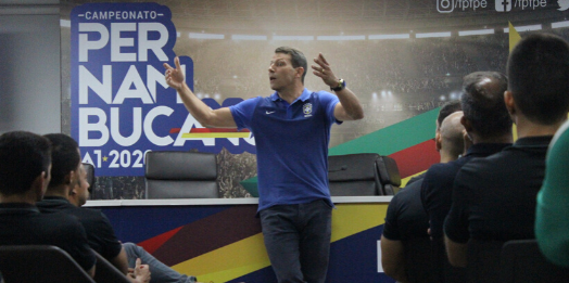 Leonardo Gaciba realiza palestra na FPF