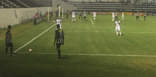 Diante do Vitória, Central vence a primeira no Pernambucano