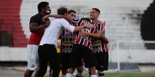 Santa derrota Coritiba, vence a 1ª no Aspirantes e cola no G4