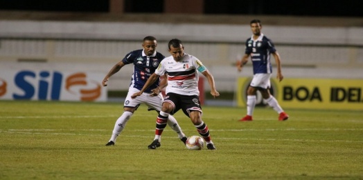 Santa Cruz derrota Remo no Mangueirão e garante 1º lugar do grupo