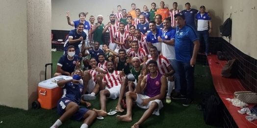 Náutico vence Retrô e larga com vantagem na luta pelo título