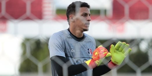 Bragantino exerce opção de compra de Maycon e goleiro deixa Santa