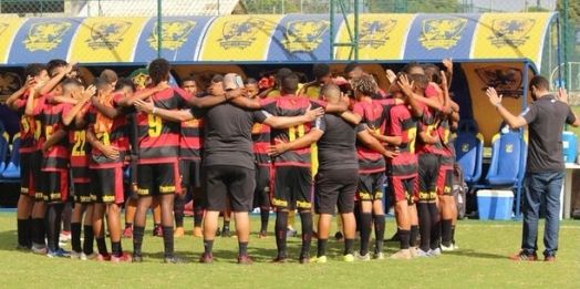 Sport goleia Vera Cruz e vai enfrentar Náutico na semi do Sub-15