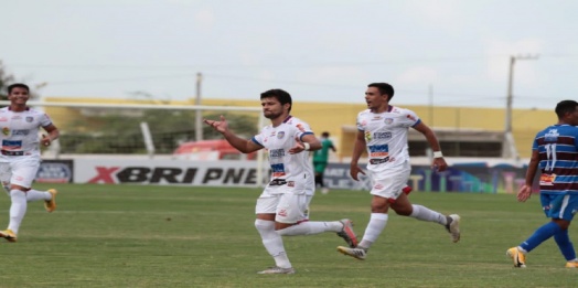 Afogados vence o Vitória e assume a quinta colocação