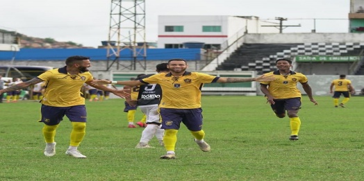 Retrô vence o Central e assume vice-liderança do PE