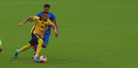 Retrô vence o Vitória na Arena de Pernambuco