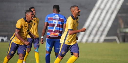 Retrô goleia e garante permanência na elite do Estadual