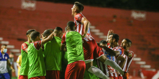 Náutico goleia o Operário e mantém invencibilidade